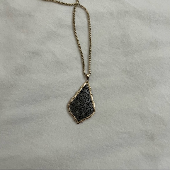 Kendra Scott Necklace - Picture 2 of 3